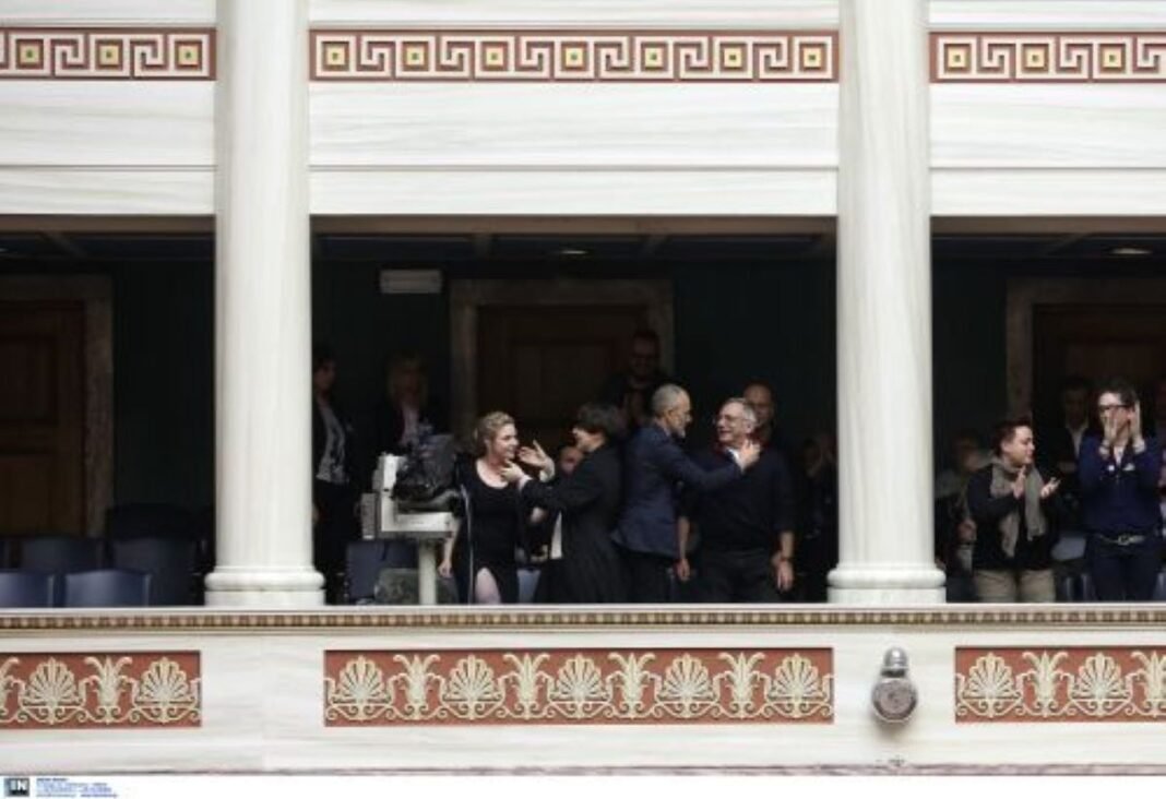 Ο οδικός χάρτης για τη Συνταγματική Αναθεώρηση: Το χρονοδιάγραμμα για τις κοινοβουλευτικές διαδικασίες και οι αντιδράσεις των κομμάτων της αντιπολίτευσης Ο-οδικός-χάρτης-για-τη-Συνταγματική-Αναθεώρηση:-Το-χρονοδιάγραμμα-για-τις-κοινοβουλευτικές-διαδικασίες-και-οι-αντιδράσεις-των-κομμάτων-της-αντιπολίτευσης