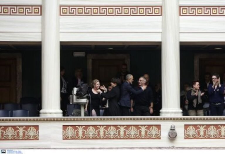 Ο-οδικός-χάρτης-για-τη-Συνταγματική-Αναθεώρηση:-Το-χρονοδιάγραμμα-για-τις-κοινοβουλευτικές-διαδικασίες-και-οι-αντιδράσεις-των-κομμάτων-της-αντιπολίτευσης