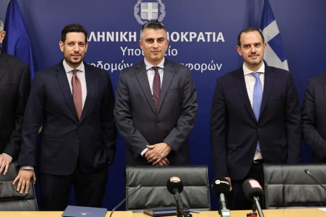 Παράδοση-παραλαβή-στο-Υπουργείο-Υποδομών-και-Μεταφορών-–-Κώτσηρας:-«Αναλαμβάνω-τη-νέα-θέση-με-πλήρη-επίγνωση-του-βάρους-και-των-απαιτήσεων»