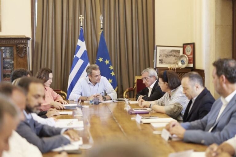 Μητσοτάκης-από-Ρόδο:-Ανθεκτικός-ο-τουρισμός,-στόχος-η-ενίσχυση-της-κρουαζιέρας-και-η-αναβάθμιση-των-υποδομών
