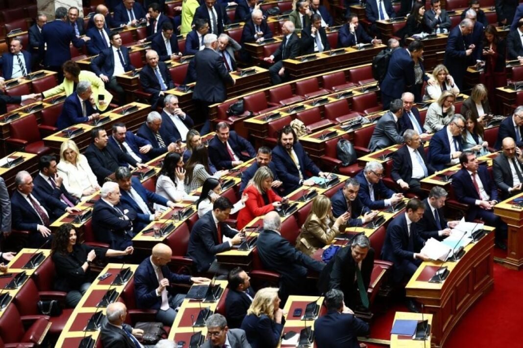 Βουλή: Στεγαστικό, κλιματική αλλαγή και προστασία της περιουσίας ανάμεσα στα άρθρα που προτείνει προς αναθεώρηση η ΝΔ Βουλή:-Στεγαστικό,-κλιματική-αλλαγή-και-προστασία-της-περιουσίας-ανάμεσα-στα-άρθρα-που-προτείνει-προς-αναθεώρηση-η-ΝΔ