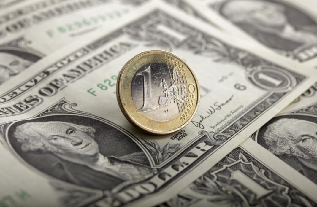 Η-wall-street-αναθεωρεί-προς-τα-κάτω-τις-προβλέψεις-της-για-το-ευρώ
