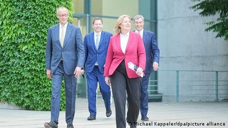 Γερμανία: Πακέτο 34 εκτεταμένων μεταρρυθμίσεων στο συνταξιοδοτικό και το εργασιακό Γερμανία:-Πακέτο-34-εκτεταμένων-μεταρρυθμίσεων-στο-συνταξιοδοτικό-και-το-εργασιακό