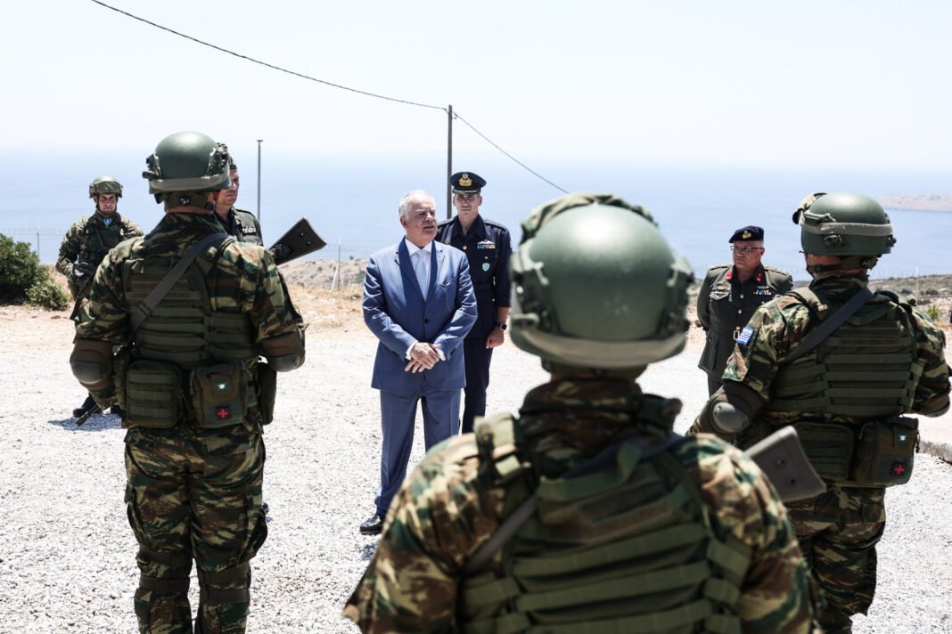Επίσκεψη Τασούλα στο Αγαθονήσι – «Η σημαία που ανεμίζει πίσω μας, ανεμίζει περήφανα και αποφασιστικά» Επίσκεψη-Τασούλα-στο-Αγαθονήσι-–-«Η-σημαία-που-ανεμίζει-πίσω-μας,-ανεμίζει-περήφανα-και-αποφασιστικά»