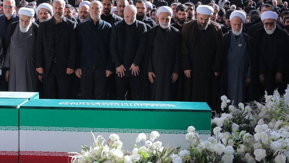 Μαζικό προσκύνημα στην Τεχεράνη για τον Αλί Χαμενεΐ – Απών και πάλι ο Μοζτάμπα Μαζικό-προσκύνημα-στην-Τεχεράνη-για-τον-Αλί-Χαμενεΐ-–-Απών-και-πάλι-ο-Μοζτάμπα