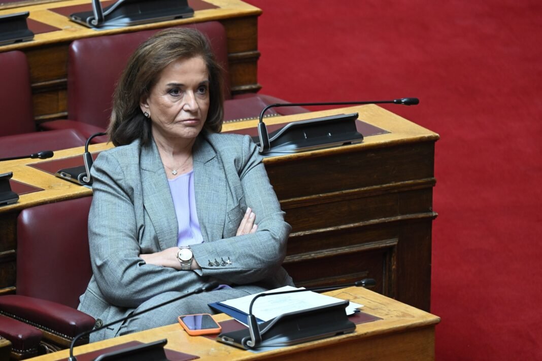 Μπακογιάννη κατά Σαμαρά: «Στόχος του είναι να κάνει ζημιά στη ΝΔ – Το να συγκρούεται κανείς με την πραγματικότητα δεν είναι καλό» Μπακογιάννη-κατά-Σαμαρά:-«Στόχος-του-είναι-να-κάνει-ζημιά-στη-ΝΔ-–-Το-να-συγκρούεται-κανείς-με-την-πραγματικότητα-δεν-είναι-καλό»