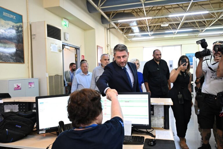 Στο-ΕΚΑΒ-ο-Νίκος-Ανδρουλάκης:-«Δεν-θα-επιτρέψουμε-το-υπουργείο-Υγείας-να-μετατραπεί-σε-υπουργείο-Προπαγάνδας-του-Άδωνι-Γεωργιάδη»
