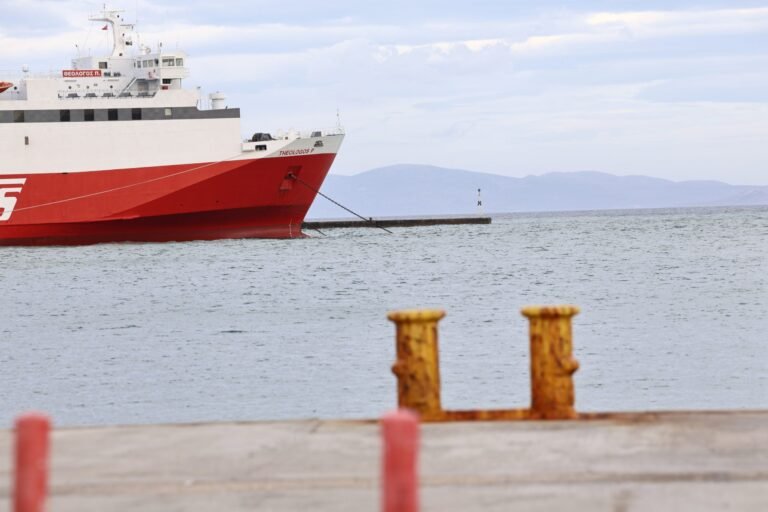 Γκίκας:-Είμαστε-σε-επαφή-με-τους-πλοιοκτήτες-για-τον-συνωστισμό-πλοίων-στη-Ραφήνα