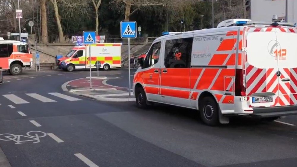Γερμανία: Επίθεση σε σχολείο στη Βαυαρία – Αρκετοί τραυματίες Γερμανία:-Επίθεση-σε-σχολείο-στη-Βαυαρία-–-Αρκετοί-τραυματίες