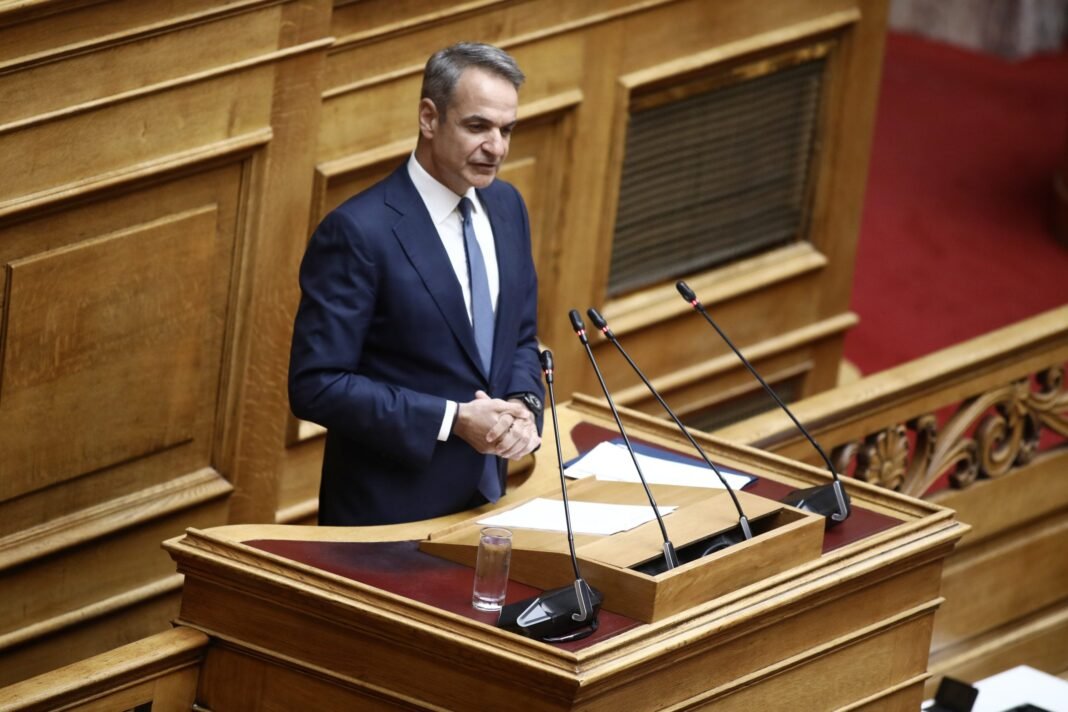 Δευτερολογία-Μητσοτάκη-στη-Βουλή:-«Η-ακρίβεια-είναι-ευρωπαϊκό-πρόβλημα-–-Κοστολογήστε-τις-προτάσεις-σας»