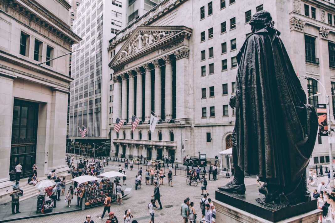 wall-street:-Προς-εβδομαδιαία-κέρδη-s&p-500-και-nasdaq,-απώλειες-για-dow-μετά-το-ρεκόρ