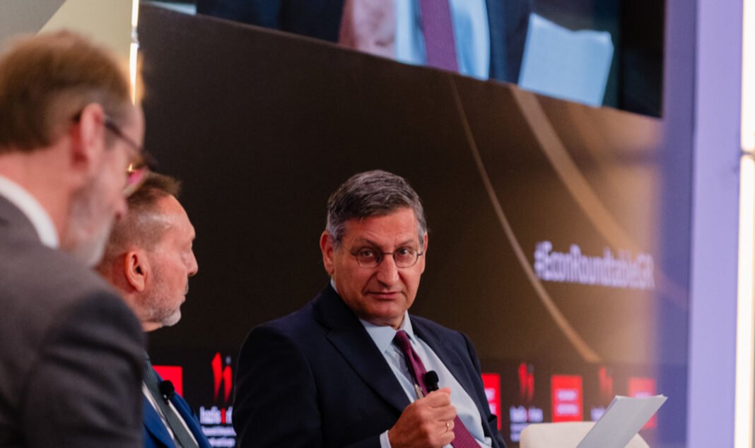 Παύλος Μυλωνάς, ΕΤΕ: Είναι αναγκαίες οι περισσότερες και ποιοτικότερες επενδύσεις στην Ευρώπη Παύλος-Μυλωνάς,-ΕΤΕ:-Είναι-αναγκαίες-οι-περισσότερες-και-ποιοτικότερες-επενδύσεις-στην-Ευρώπη