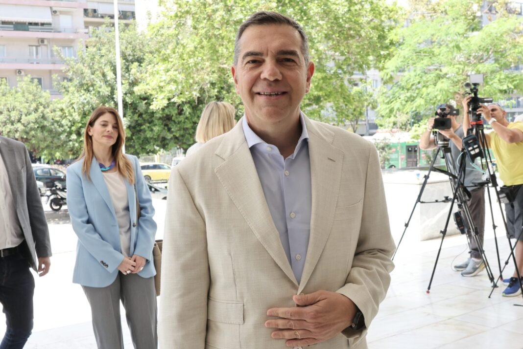 ΕΛΑΣ: Τα 400+1 μέλη του Εθνικού Συμβουλίου του κόμματος του Αλέξη Τσίπρα ΕΛΑΣ:-Τα-400+1-μέλη-του-Εθνικού-Συμβουλίου-του-κόμματος-του-Αλέξη-Τσίπρα
