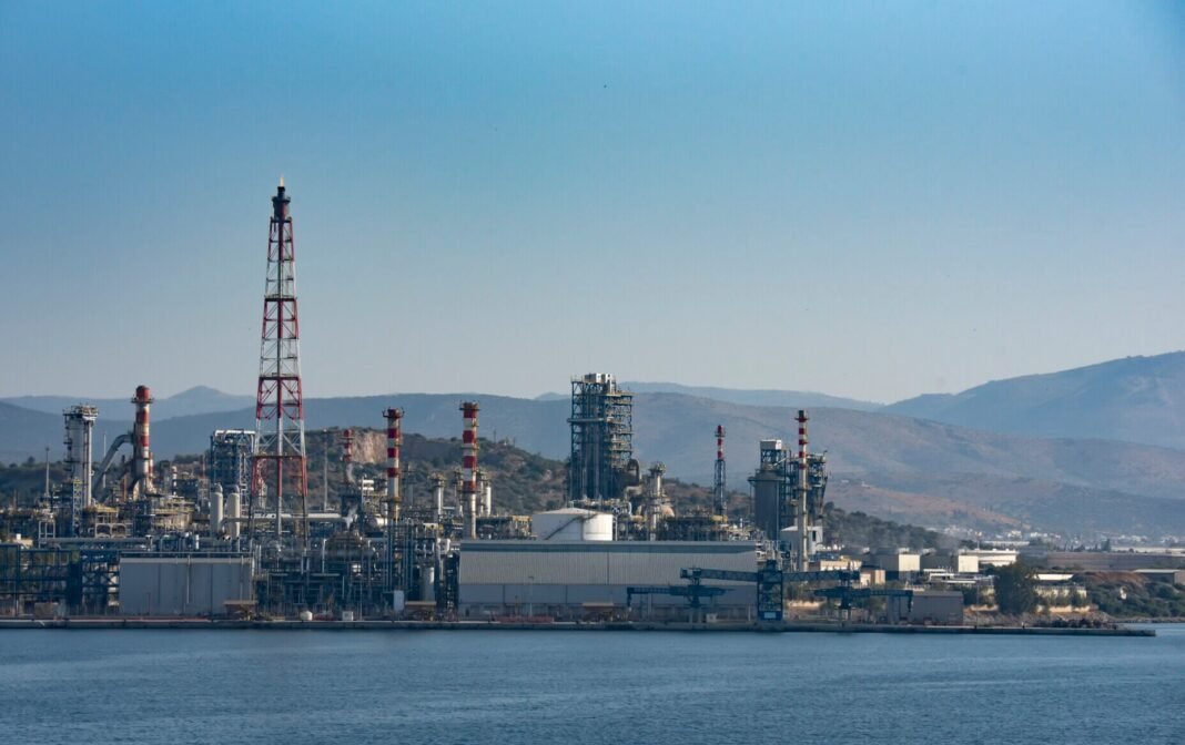 Helleniq Energy: Από σήμερα η έκπτωση προς τις εταιρείες εμπορίας καυσίμων – Τι προβλέπει η απόφαση για βενζίνη και πετρέλαιο κίνησης helleniq-energy:-Από-σήμερα-η-έκπτωση-προς-τις-εταιρείες-εμπορίας-καυσίμων-–-Τι-προβλέπει-η-απόφαση-για-βενζίνη-και-πετρέλαιο-κίνησης