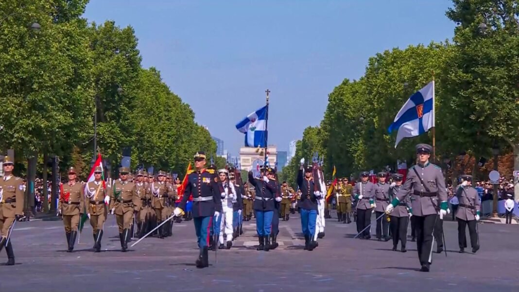 Με ελληνικά rafale και πεζοπόρο τμήμα του ΓΕΕΘΑ ο εορτασμός της Βαστίλης στο Παρίσι – Δείτε φωτογραφίες και βίντεο Με-ελληνικά-rafale-και-πεζοπόρο-τμήμα-του-ΓΕΕΘΑ-ο-εορτασμός-της-Βαστίλης-στο-Παρίσι-–-Δείτε-φωτογραφίες-και-βίντεο