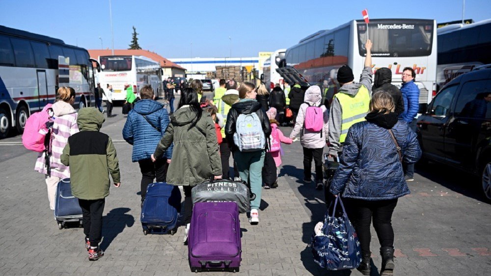ΕΕ:-Παρατείνει-την-υποδοχή-ουκρανών-προσφύγων,-αποκλείει-τους-άνδρες-σε-στρατεύσιμη-ηλικία