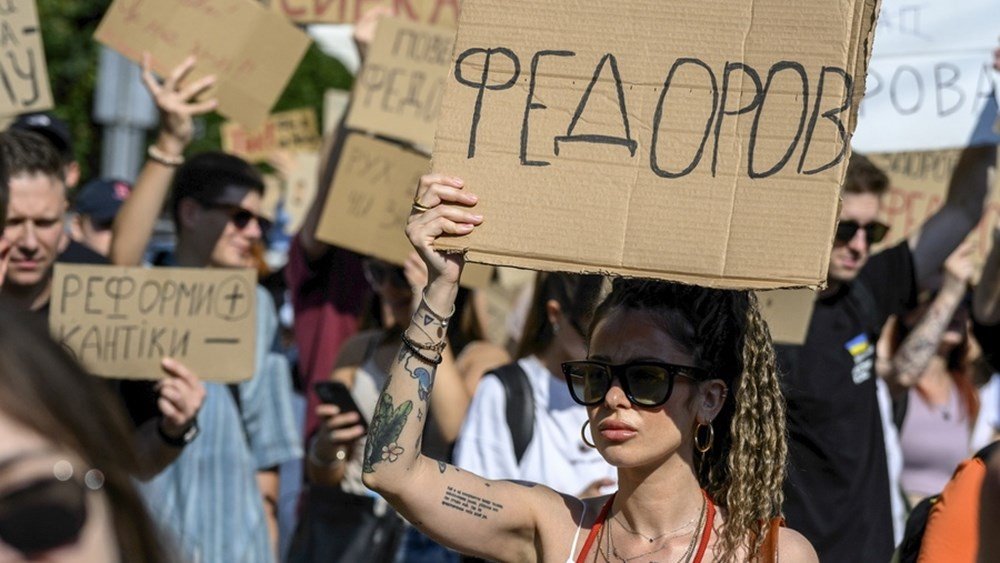 Συνεχίζονται οι διαδηλώσεις διαμαρτυρίας στην Ουκρανία μετά την αποπομπή του υπουργού Άμυνας Συνεχίζονται-οι-διαδηλώσεις-διαμαρτυρίας-στην-Ουκρανία-μετά-την-αποπομπή-του-υπουργού-Άμυνας