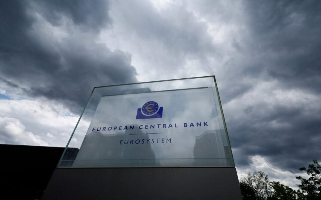 EKT: Αποφάσεις με το βλέμμα στον πόλεμο του Ιράν – Τι θα κάνει με τα επιτόκια ekt:-Αποφάσεις-με-το-βλέμμα-στον-πόλεμο-του-Ιράν-–-Τι-θα-κάνει-με-τα-επιτόκια