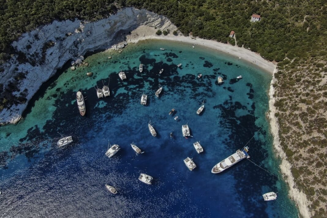 ΤτΕ:-Πάνω-από-8,5-εκατ.-τουρίστες-στην-Ελλάδα-το-πεντάμηνο-–-Ποιοι-άφησαν-τα-περισσότερα-χρήματα
