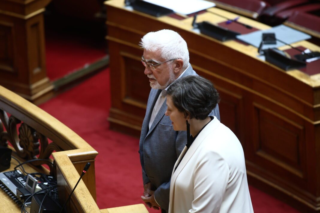 ΣΥΡΙΖΑ: Ορκίστηκαν στη Βουλή η Θεοδώρα Ακριώτου και ο Ιωάννης Καριπίδης ΣΥΡΙΖΑ:-Ορκίστηκαν-στη-Βουλή-η-Θεοδώρα-Ακριώτου-και-ο-Ιωάννης-Καριπίδης