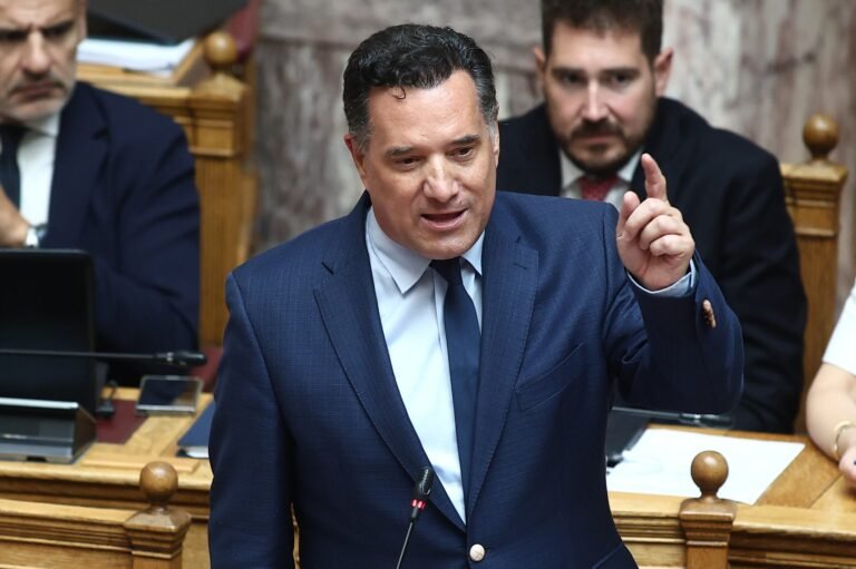 Γεωργιάδης-κατά-Σαλμά:-Έχει-το-θράσος-να-με-απειλήσει-και-με-μήνυση,-ας-αφήσει-τους-λεονταρισμούς-σε-μένα