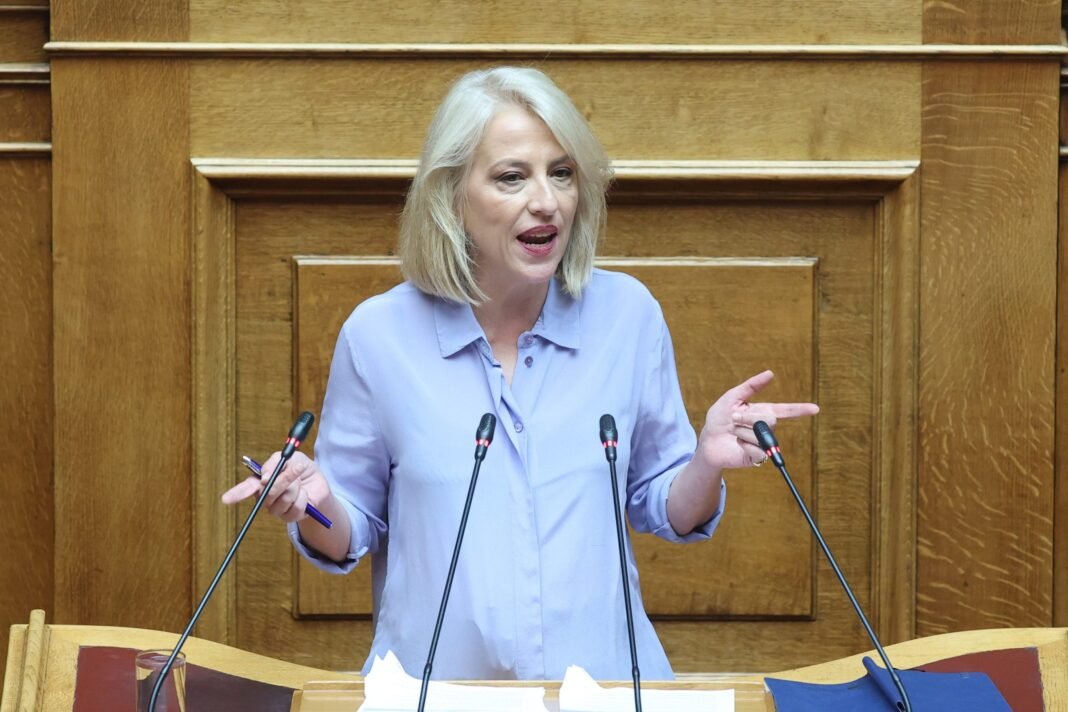 Δούρου: Η επέτειος της αποκατάστασης της Δημοκρατίας δεν μπορεί να συνυπάρχει με την παρουσία νοσταλγών της χούντας – Η απάντηση στον Μητσοτάκη Δούρου:-Η-επέτειος-της-αποκατάστασης-της-Δημοκρατίας-δεν-μπορεί-να-συνυπάρχει-με-την-παρουσία-νοσταλγών-της-χούντας-–-Η-απάντηση-στον-Μητσοτάκη