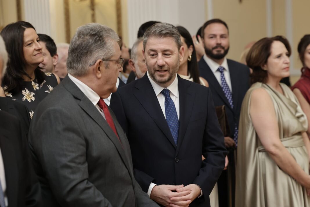 52 χρόνια από την Αποκατάσταση της Δημοκρατίας: Τα «κλικς» από την δεξίωση, οι χειραψίες και τα πηγαδάκια 52-χρόνια-από-την-Αποκατάσταση-της-Δημοκρατίας:-Τα-«κλικς»-από-την-δεξίωση,-οι-χειραψίες-και-τα-πηγαδάκια