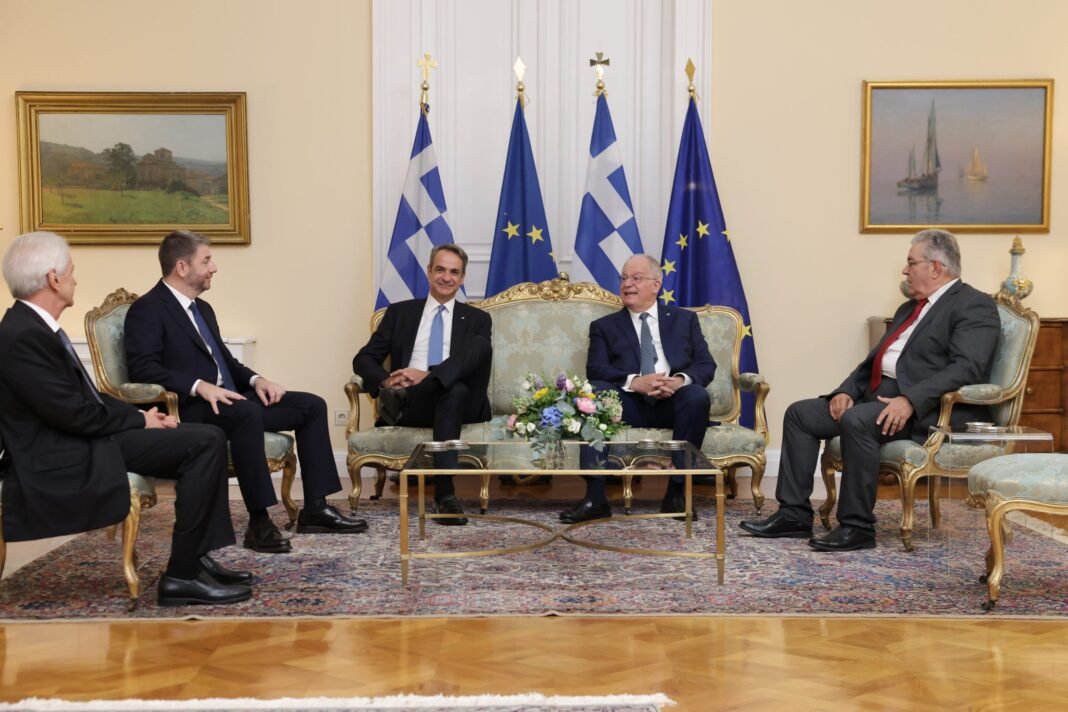 Όσα έγιναν στη Δεξίωση για την 52η επέτειο αποκατάστασης της Δημοκρατίας – Οι διάλογοι των πολιτικών αρχηγών, οι εκλογές και τα Γλυπτά του Παρθενώνα Όσα-έγιναν-στη-Δεξίωση-για-την-52η-επέτειο-αποκατάστασης-της-Δημοκρατίας-–-Οι-διάλογοι-των-πολιτικών-αρχηγών,-οι-εκλογές-και-τα-Γλυπτά-του-Παρθενώνα