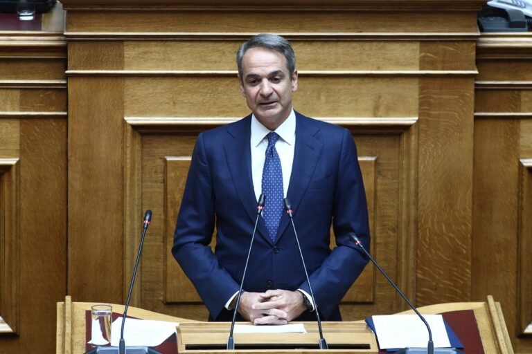 Μητσοτάκης-σε-Δούρου:-Λάθος-η-απουσία-του-ΣΥΡΙΖΑ-από-τη-δεξίωση-στο-Προεδρικό-–-Όταν-συγκυβερνούσατε-με-τον-Καμμένο,-πηγαίνατε