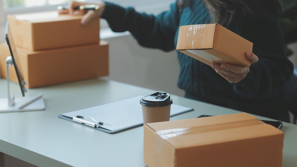 ups:-Περιόρισε.-την-amazon-και-αναμένει-περισσότερα-έσοδα-το-2026