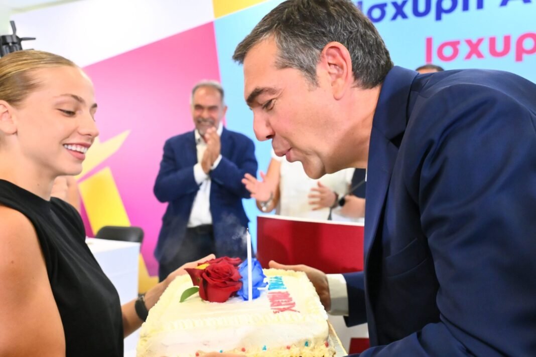 Αλέξης-Τσίπρας:-Παρουσίασε-την-πρόταση-της-ΕΛΑΣ.-για-την-Αυτοδιοίκηση-–-Η-τούρτα-έκπληξη-για-τα-γενέθλιά-του-–-ΦΩΤΟ-και-ΒΙΝΤΕΟ