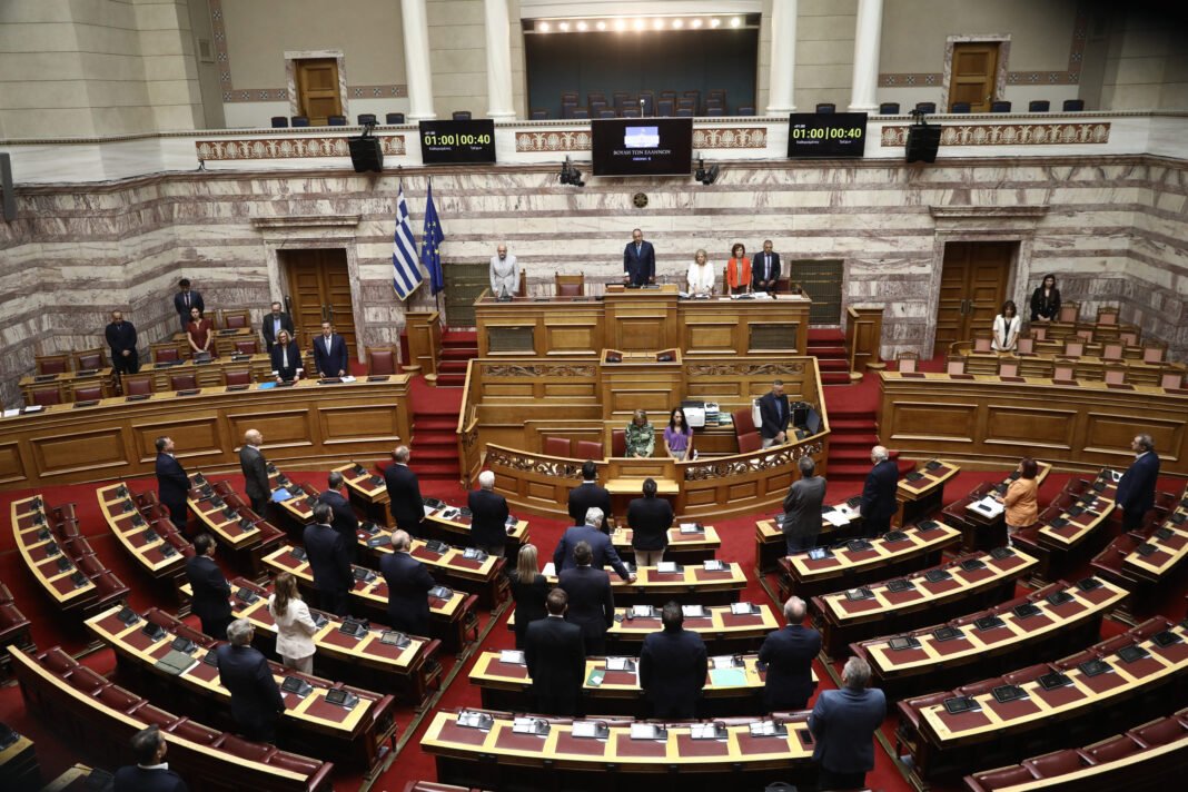 Βουλή: Eνός λεπτού σιγή για τους 3 πυροσβέστες που πέθαναν στη μάχη με τις φλόγες – «Κατέβαλαν την ύψιστη θυσία στο καθήκον» Βουλή:-eνός-λεπτού-σιγή-για-τους-3-πυροσβέστες-που-πέθαναν-στη-μάχη-με-τις-φλόγες-–-«Κατέβαλαν-την-ύψιστη-θυσία-στο-καθήκον»