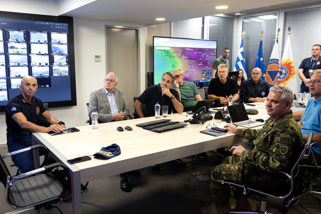 Στο Συντονιστικό της Πολιτικής Προστασίας ο Κωνσταντίνος Τασούλας και ο Κυριάκος Μητσοτάκης – Ενημερώθηκαν για τα πύρινα μέτωπα Στο-Συντονιστικό-της-Πολιτικής-Προστασίας-ο-Κωνσταντίνος-Τασούλας-και-ο-Κυριάκος-Μητσοτάκης-–-Ενημερώθηκαν-για-τα-πύρινα-μέτωπα