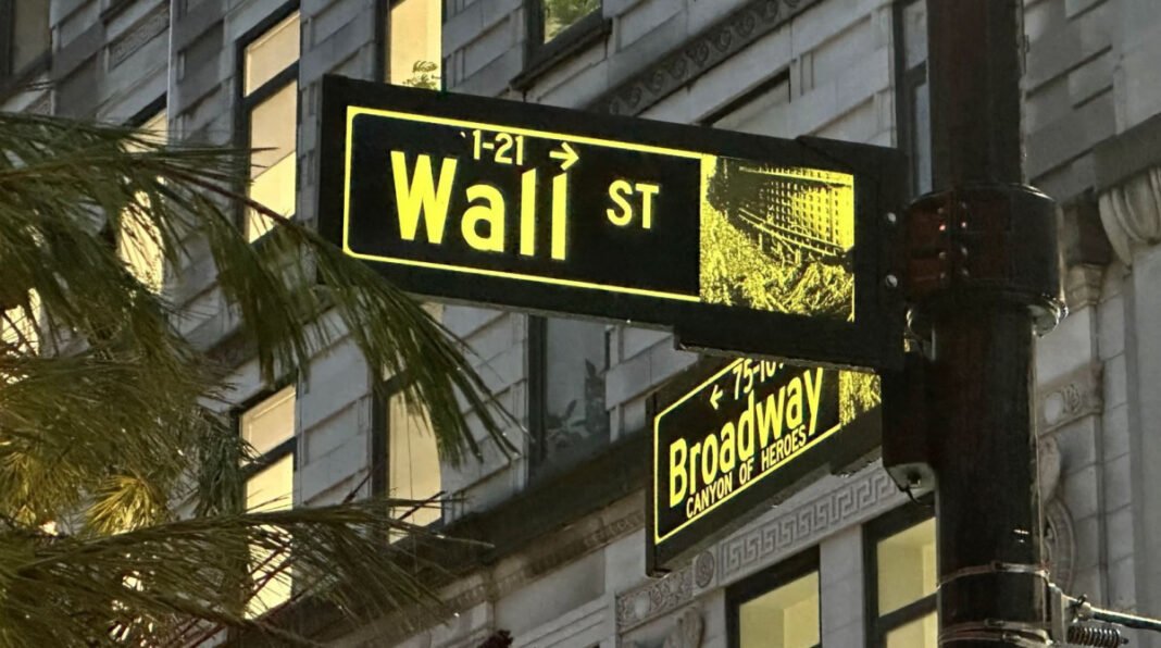 Wall Street: Άνοδος στις αγορές μετά τα ήπια στοιχεία πληθωρισμού – Ράλι στις μετοχές AI wall-street:-Άνοδος-στις-αγορές-μετά-τα-ήπια-στοιχεία-πληθωρισμού-–-Ράλι-στις-μετοχές-ai