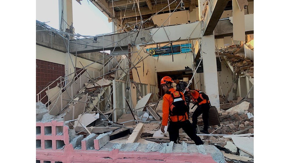 Τουλάχιστον είκοσι νεκροί από τον σεισμό 7,7 Ρίχτερ στην Ινδονησία: – Άρση της προειδοποίησης για τσουνάμι Τουλάχιστον-είκοσι-νεκροί-από-τον-σεισμό-7,7-Ρίχτερ-στην-Ινδονησία:-–-Άρση-της-προειδοποίησης-για-τσουνάμι