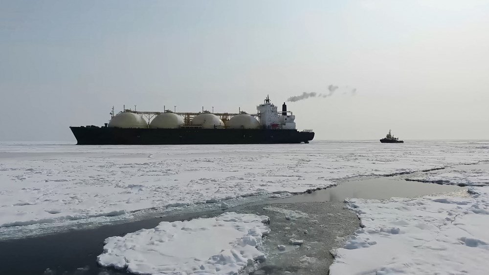 Δεξαμενόπλοια-lng-φαίνεται-να-μεταφορτώνουν-καύσιμο-εκτός-Ορμούζ-εν-μέσω-εντάσεων