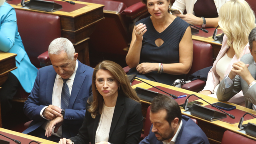 ΣΥΡΙΖΑ: Η Ρένα Δούρου έθεσε εκτός ΚΟ τη Νίνα Κασιμάτη – Ζητεί παραίτηση της Όλγας Γεροβασίλη ΣΥΡΙΖΑ:-Η-Ρένα-Δούρου-έθεσε-εκτός-ΚΟ-τη-Νίνα-Κασιμάτη-–-Ζητεί-παραίτηση-της-Όλγας-Γεροβασίλη