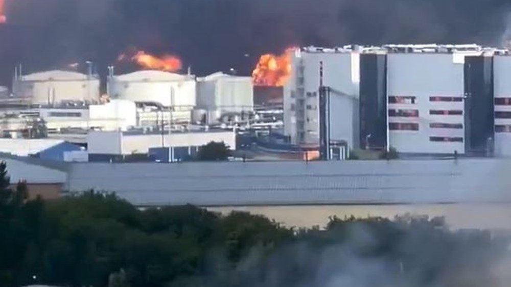 Ρωσία: Πυρκαγιά σε διυλιστήριο στην Ούφα μετά από ουκρανική επίθεση Ρωσία:-Πυρκαγιά-σε-διυλιστήριο-στην-Ούφα-μετά-από-ουκρανική-επίθεση