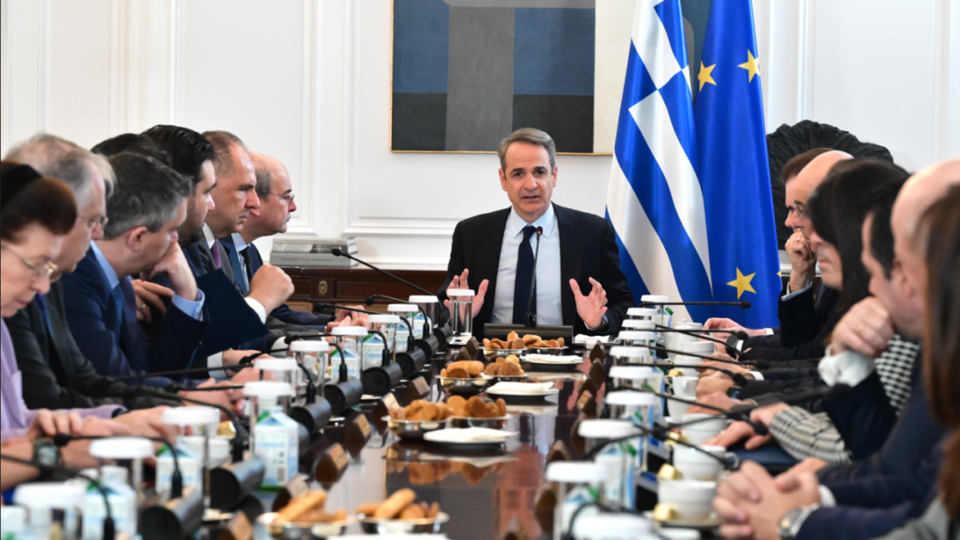 Συνεδριάζει-τη-Δευτέρα-το-Υπουργικό-Συμβούλιο-–-Μειώσεις-τιμών,-έναρξη-σχολικής-χρονιάς-και-Σχέδιο-Ανάκαμψης