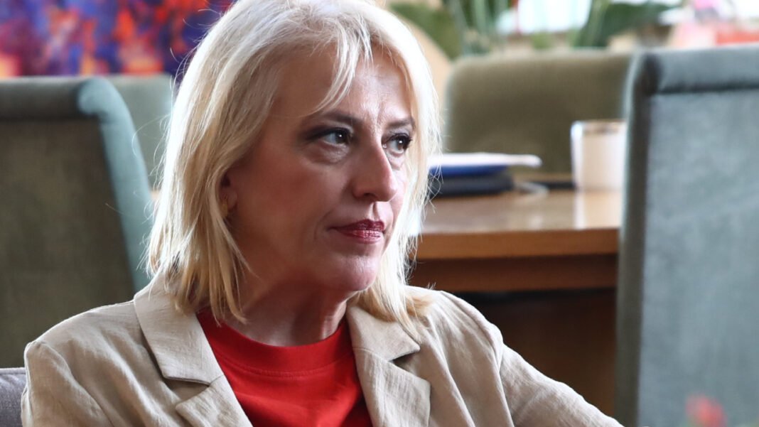 Η Ρένα Δούρου για την εμμηνόπαυση: «Να μιλούν χωρίς φόβο και χωρίς ντροπή όλες οι γυναίκες» Η-Ρένα-Δούρου-για-την-εμμηνόπαυση:-«Να-μιλούν-χωρίς-φόβο-και-χωρίς-ντροπή-όλες-οι-γυναίκες»
