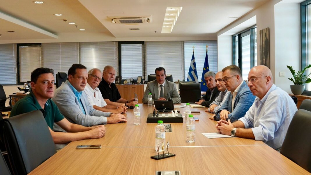 Πλεύρης: Η μεταφορά μεταναστών από την Κρήτη στη Σάμο αφορά μόνο την καταγραφή Πλεύρης:-Η-μεταφορά-μεταναστών-από-την-Κρήτη-στη-Σάμο-αφορά-μόνο-την-καταγραφή