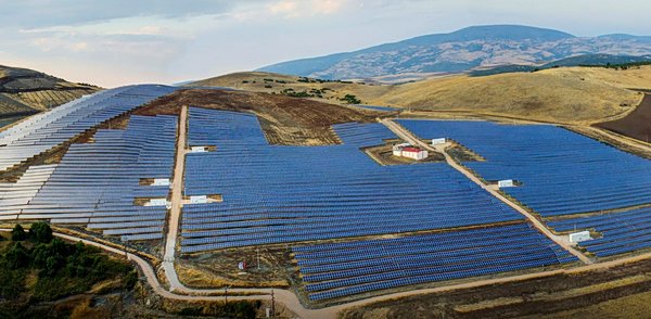 metlen:-Δεκαετής-ppa-με-coca-cola-Τρία-Έψιλον-για-Πράσινη-Ενέργεια