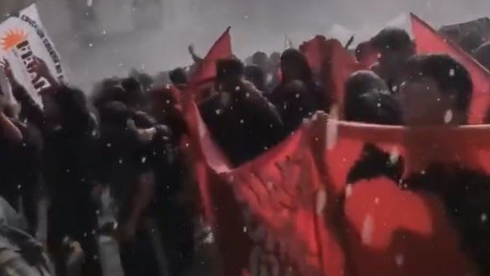 Χιλή: Επεισόδια στο Σαντιάγο σε διαδήλωση κατά των συνταγματικών μεταρρυθμίσεων Καστ Χιλή:-Επεισόδια-στο-Σαντιάγο-σε-διαδήλωση-κατά-των-συνταγματικών-μεταρρυθμίσεων-Καστ