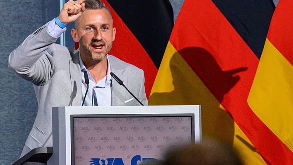 Η afd ένα βήμα πριν από την εξουσία: Η εκλογική μάχη στη Σαξονία και το μήνυμα προς Μόσχα – Προβληματισμός στην Ευρώπη για την ακροδεξιά Η-afd-ένα-βήμα-πριν-από-την-εξουσία:-Η-εκλογική-μάχη-στη-Σαξονία-και-το-μήνυμα-προς-Μόσχα-–-Προβληματισμός-στην-Ευρώπη-για-την-ακροδεξιά