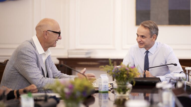 Συνάντηση-Μητσοτάκη-με-τον-ceo-της-telekom-–-Στο-επίκεντρο-τα-δίκτυα-οπτικών-ινών-και-το-5g