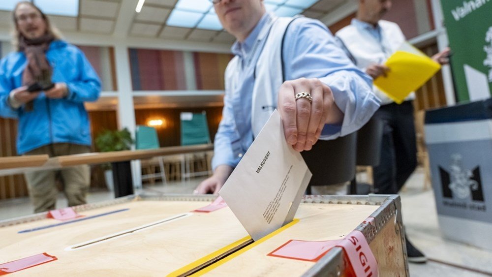 Εκλογές-στη-Σουηδία-–-exit-polls:-Προηγείται-ο-κεντροαριστερός-συνασπισμός,-υποχωρεί-η-ακροδεξιά