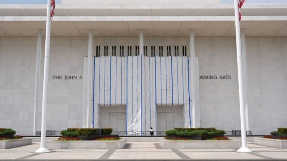 Κέντρο-Κένεντι:-Στα-πρόθυρα-χρεοκοπίας-–-Εξετάζεται-ακόμη-και-το-κλείσιμό-του