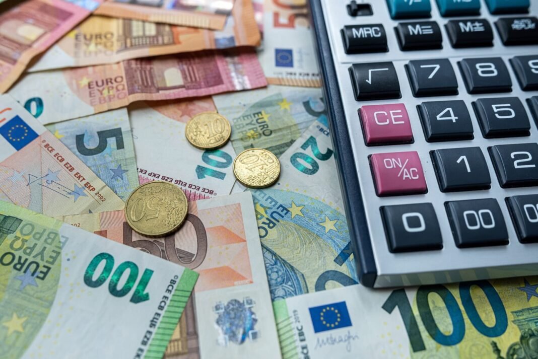 Πρωτογενές πλεόνασμα 6,5 δισ στο 8μηνο – Ξεπέρασαν τα 49,5 δισ. τα φορο έσοδα Πρωτογενές-πλεόνασμα-6,5-δισ-στο-8μηνο-–-Ξεπέρασαν-τα-49,5-δισ.-τα-φορο-έσοδα