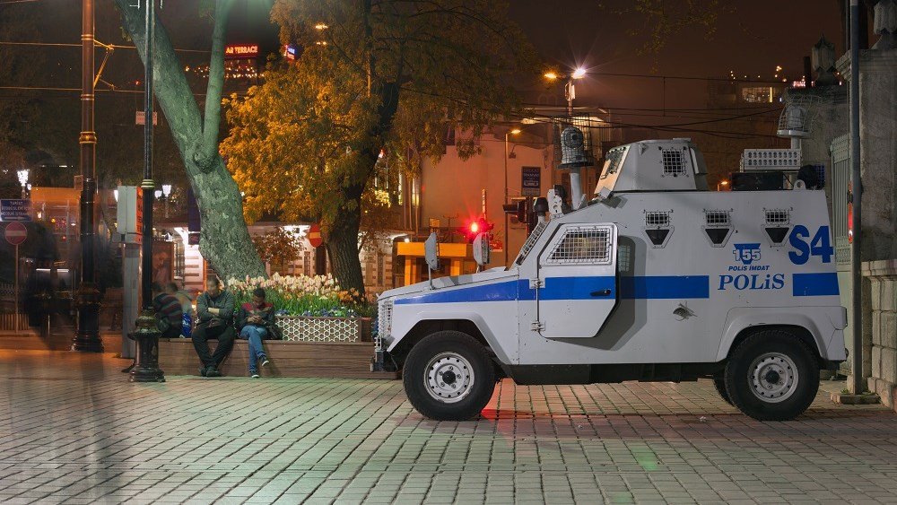 Τουρκία: Τρεις νεκροί από πυροβολισμούς σε τουριστική συνοικία της Κωνσταντινούπολης Τουρκία:-Τρεις-νεκροί-από-πυροβολισμούς-σε-τουριστική-συνοικία-της-Κωνσταντινούπολης