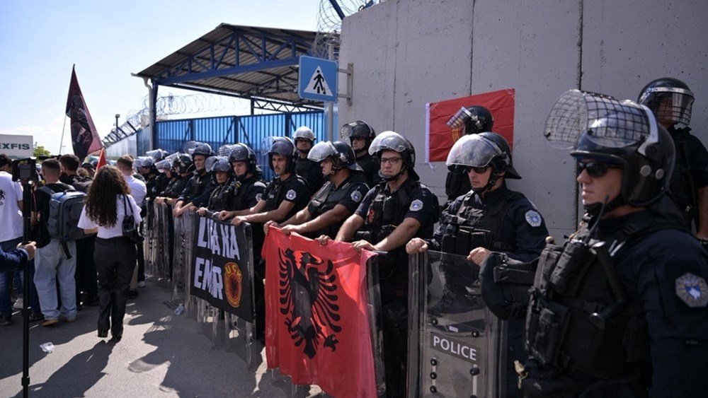 Σερβία-Κόσοβο: Αντιδράσεις και επεισόδια στην Πρίστινα για την καταδίκη των πρώην διοικητών του UCK Σερβία-Κόσοβο:-Αντιδράσεις-και-επεισόδια-στην-Πρίστινα-για-την-καταδίκη-των-πρώην-διοικητών-του-uck